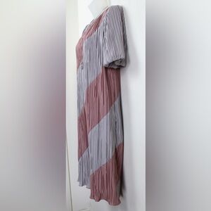 80s Vintage gray and pink colorblock plissé shift midi dress